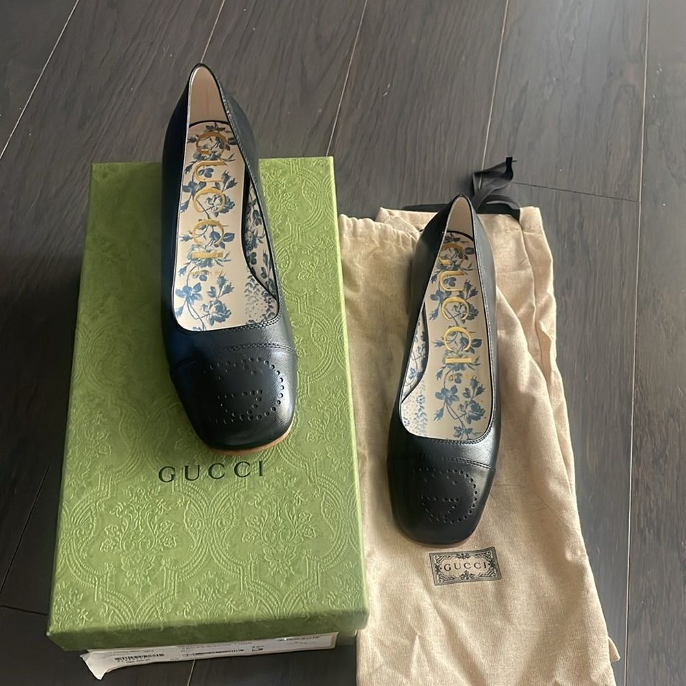 Gucci NEW with box and 2 dust bags ballerina shoes in black 36.5. Authentic.